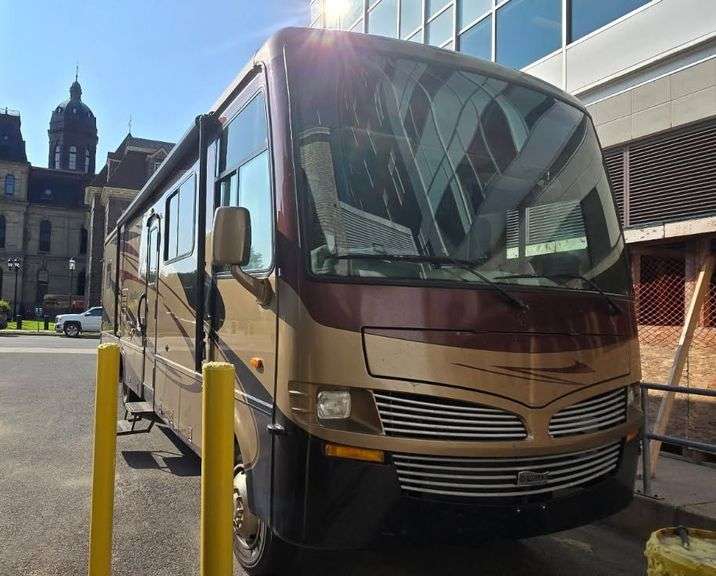 2011 Bay Star 33' Motorhome with Two Slides