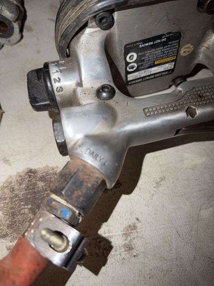 Central Pneumatic 1" Pinless Impact Wrench