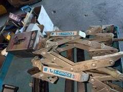 Bottle Jack and Levelling Jacks