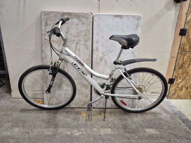 Multiple Speed Bike with CF Front Suspension (CCM Nevada 26FS Comfort)
