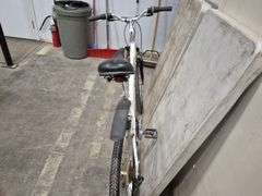 Multiple Speed Bike with CF Front Suspension (CCM Nevada 26FS Comfort)