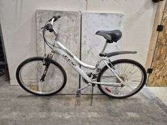 Multiple Speed Bike with CF Front Suspension (CCM Nevada 26FS Comfort)