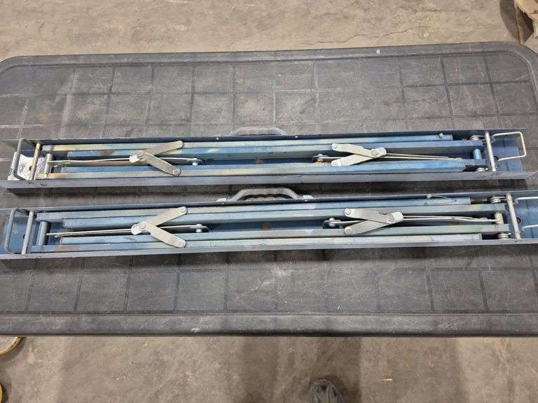 Extendable Roof Rake & 2 Foldable Saw Horses
