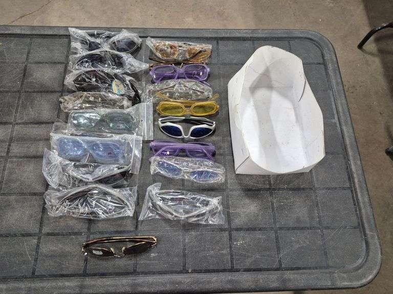 Alex Spa (Bathaccino Bath Bombs)(12 in Total), Various Style Glasses