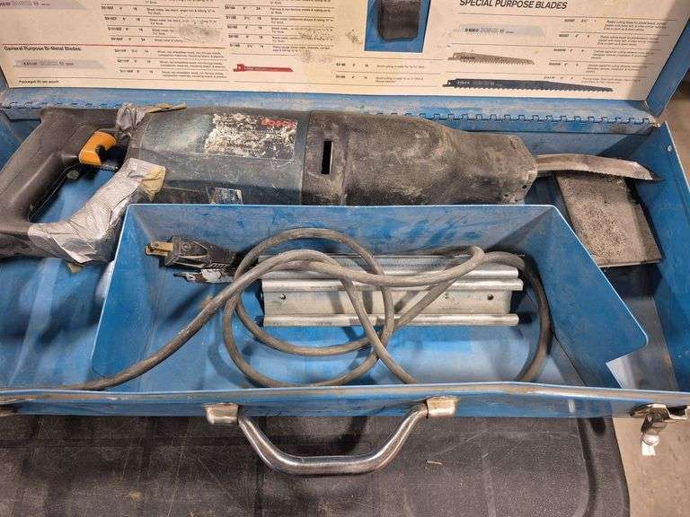 Corded Bosch Reciprocating Saw in Metal Carrying Case