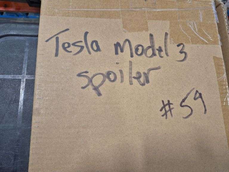 Spoiler (Box marked to fit a Tesla Model 3)