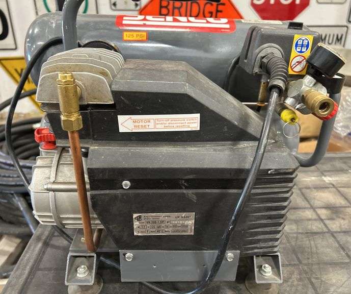 Senco 1.5hp 4.5 Gal 125 PSI Air Compressor