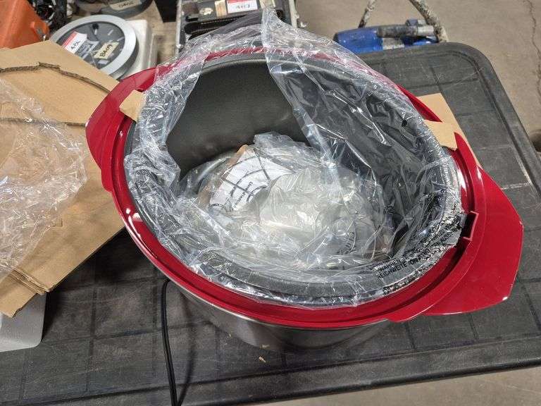 Unused (8 Quart) Digital Oval Pressure Cooker