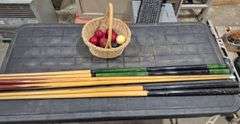 Pool Ques & Incomplete Set of Snooker Balls