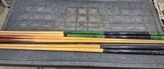 Pool Ques & Incomplete Set of Snooker Balls