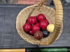 Pool Ques & Incomplete Set of Snooker Balls