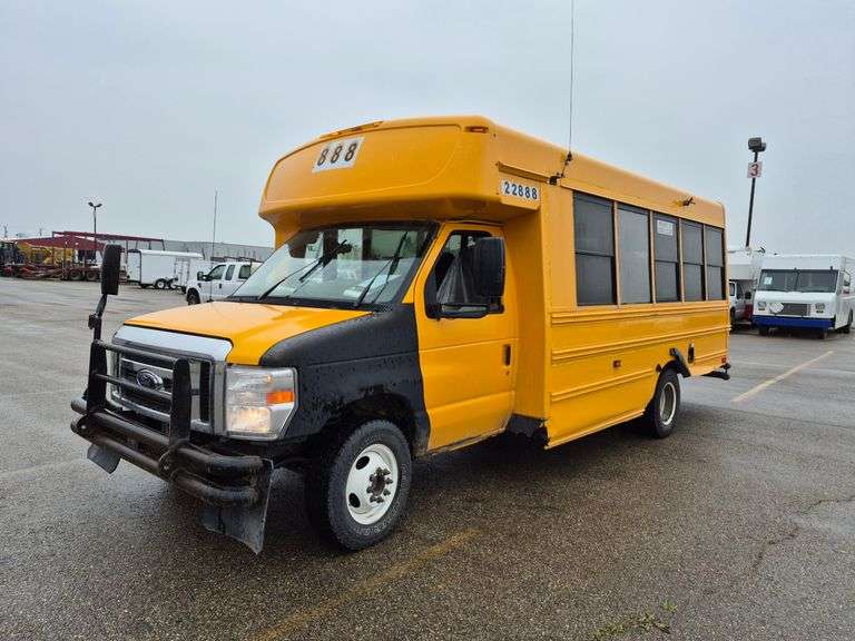 2022 Ford E-450 Bus 2022  FORD  E-450