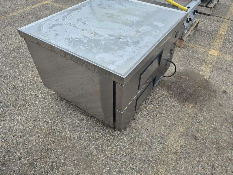 True TRCB-36-HC 36" 2-Drawer Refrigerated Chef Base Refrigerator On Wheels