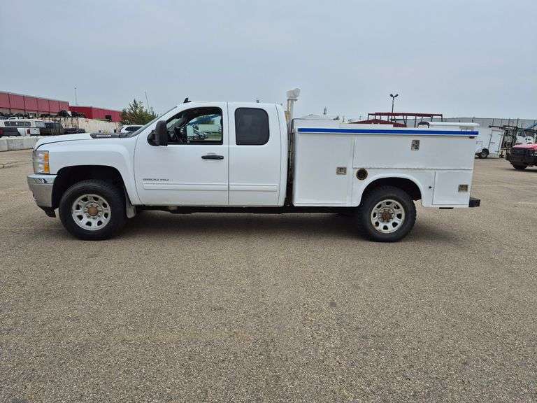 2012 Chevrolet 3500HD with Service Body *OOP-BC*