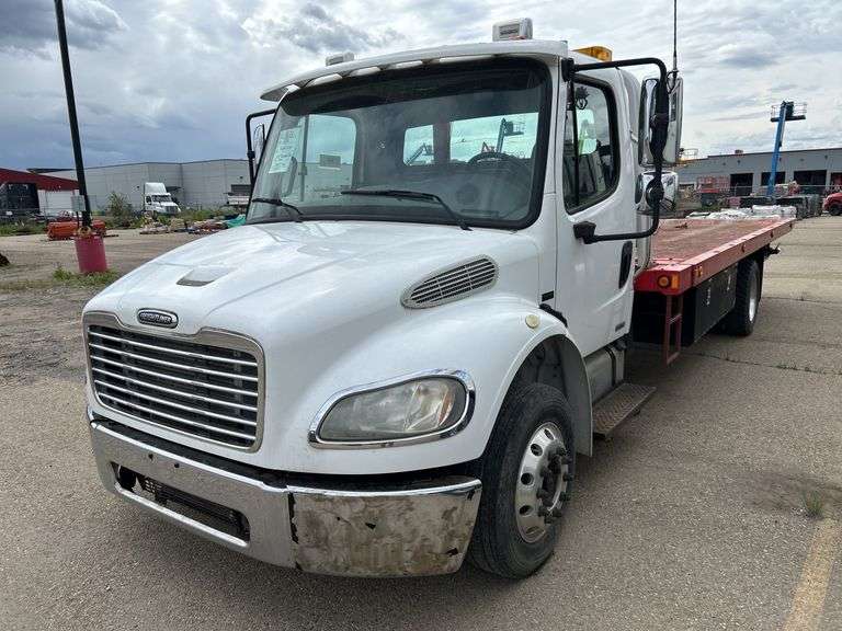 2006  FREIGHTLINER  M2