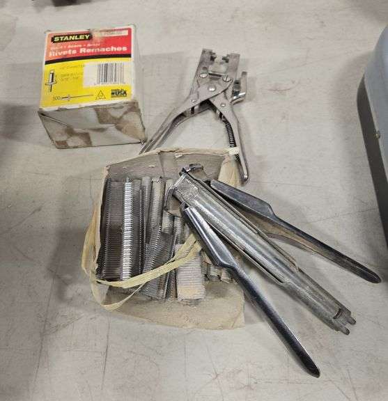 Upholstery hog ring plyers