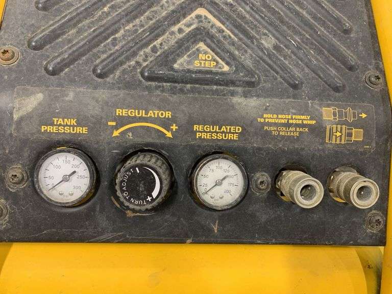 DEWALT Heavy Duty 2-gallon 150 PSI Max Trim Compressor D55141