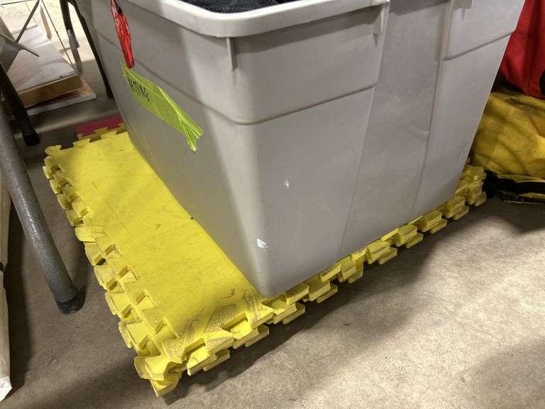 Container of Netting & Foam Mats