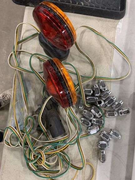 Pair of Magnetic Trailer Light and Lugnuts