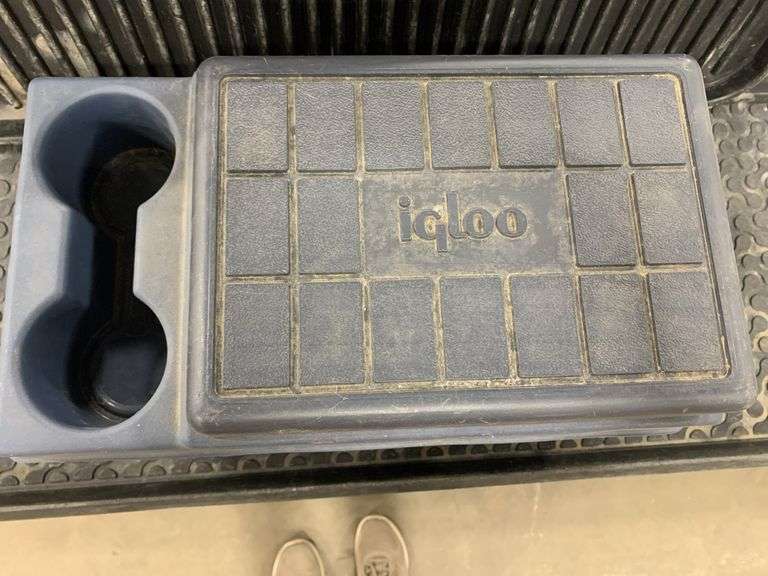 Igloo Drink Holder and Plastic Shoe Matts