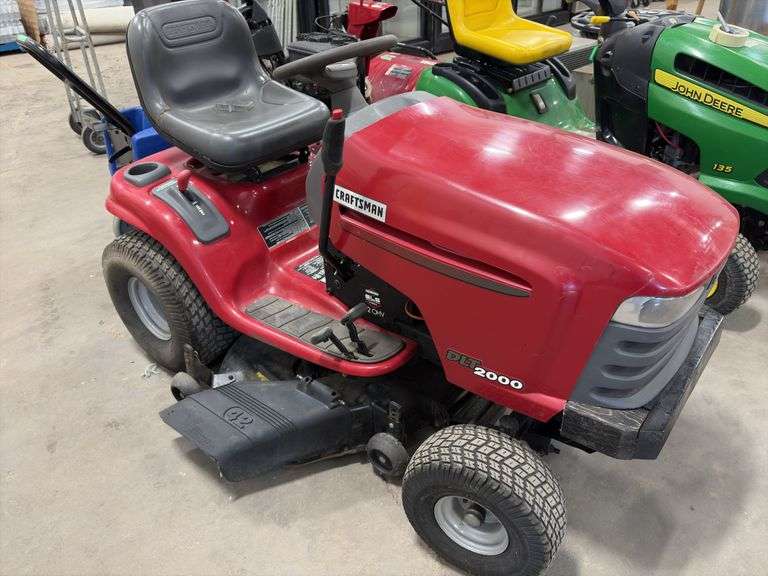 Craftsman DLT 2000 Ride-on Lawn Mower