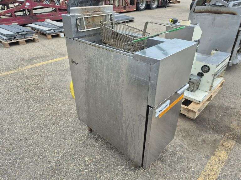 Frymaster GF14 Standard Gas Fryer (Comes with 3 Baskets)