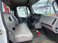 2006  FREIGHTLINER  M2