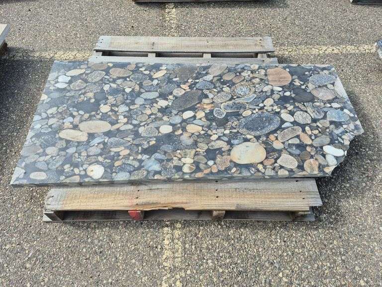 Slab of Granite (Black/Grey/White/Beige Colors Looking like Rocks)