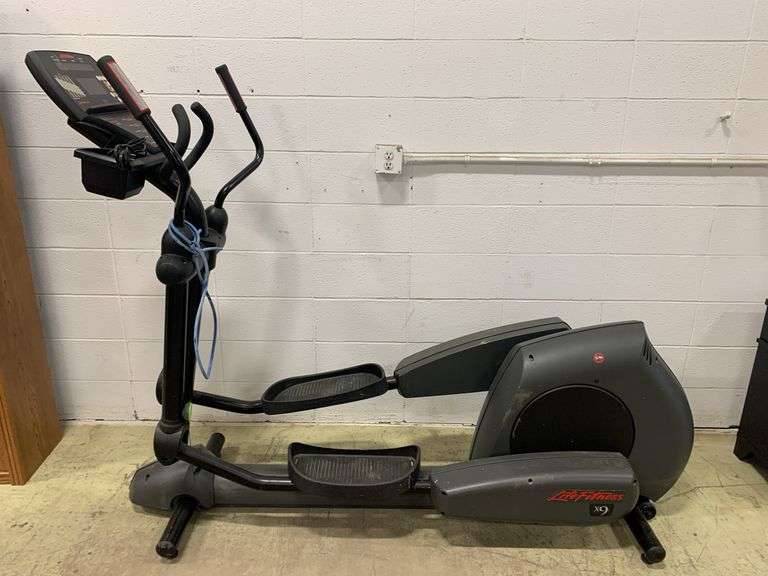 Life Fitness x9i Elliptical Cross Trainer