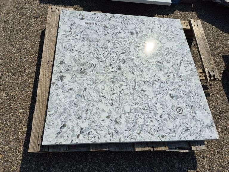 Slab of Granite (White with Grey Marbling Design)