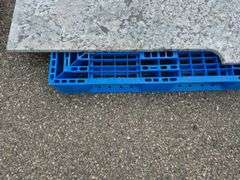 Slab of Granite (White/Grey Marbling Pattern with Brown)