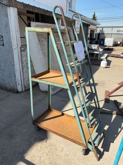 Ladder with Wheels (21"Lx44"Wx74"H)