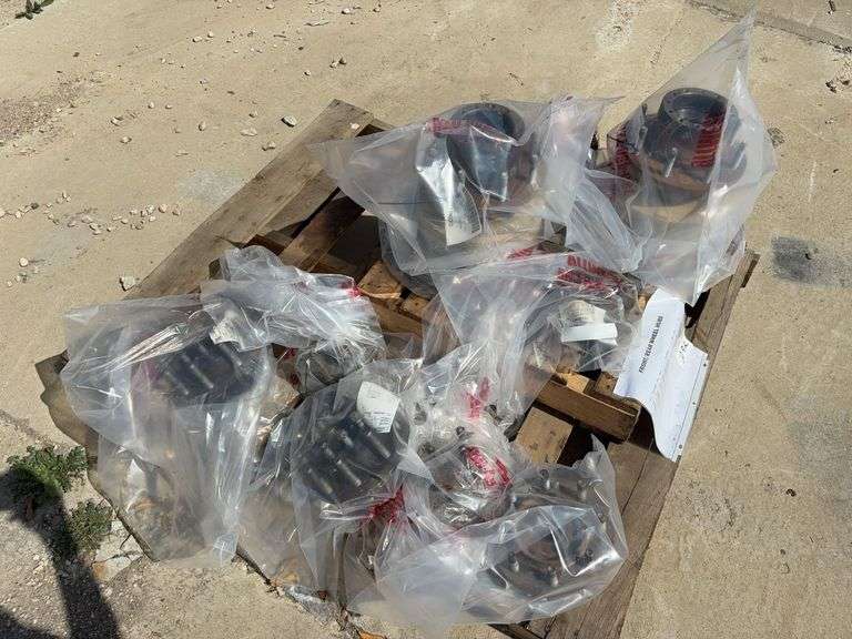 Pallet of Front and Rear Wheel Hubs (Multiple Year, Make and Model)