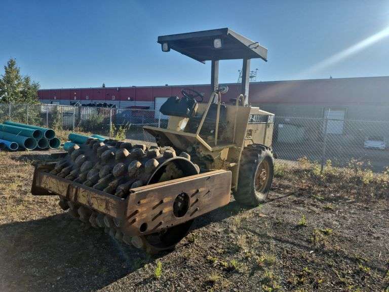1999 CAT CP433C Pad Foot Compactor