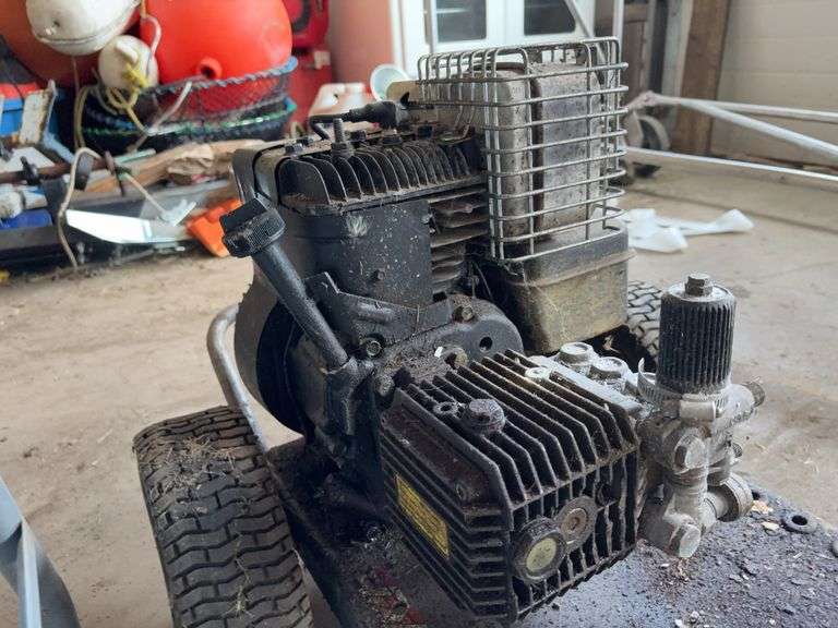 Pressure Washer with Briggs & Stratton 5HP Engine