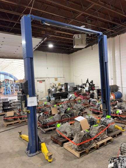 10,000 lb Challenger Vehicle Lift