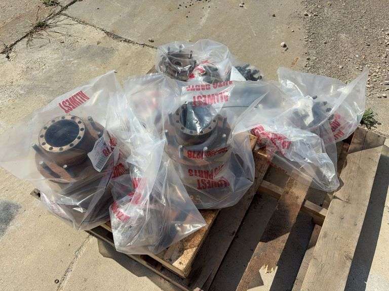 Pallet of Front and Rear Wheel Hubs (Multiple Year, Make and Model)
