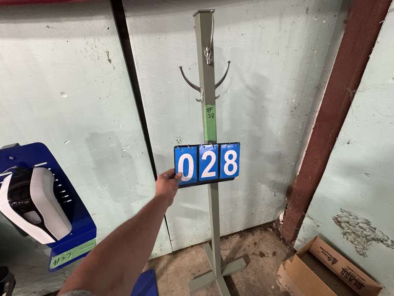 METAL COAT RACK