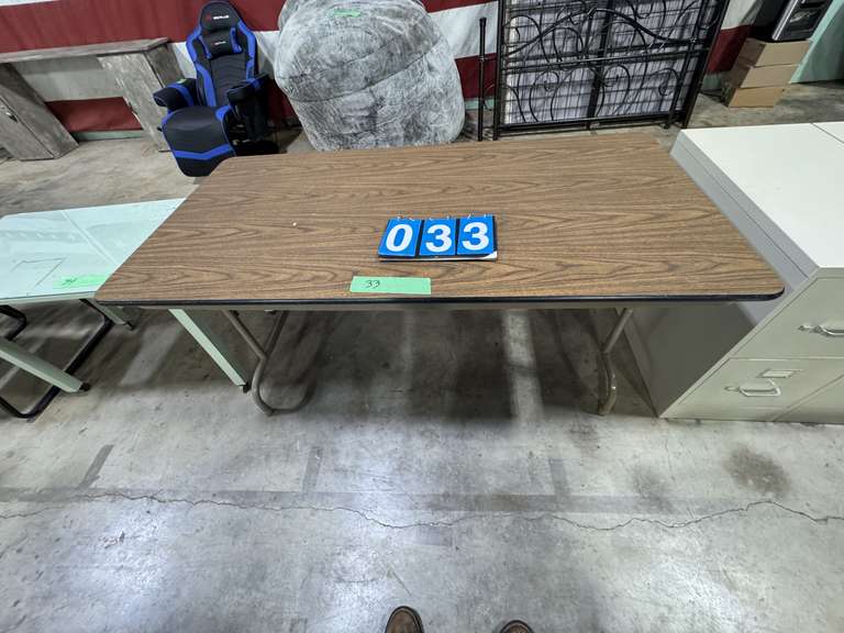 FOLDING TABLE