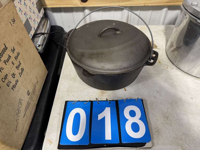 12IN CAST IRON POT WITH LID