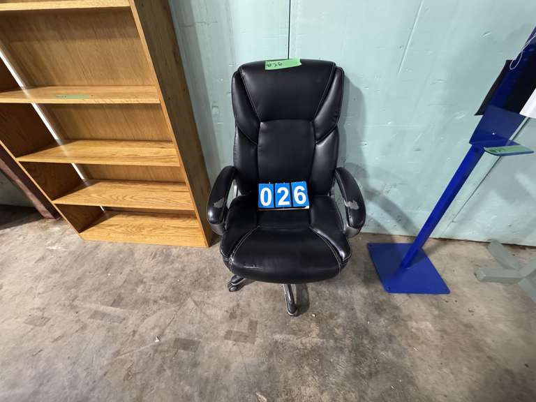 OFFICE CHAIR
