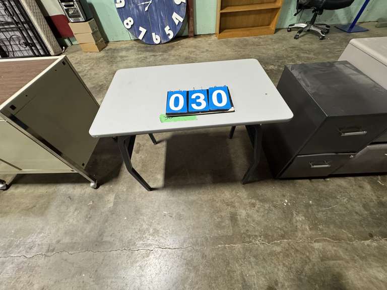 METAL TABLE