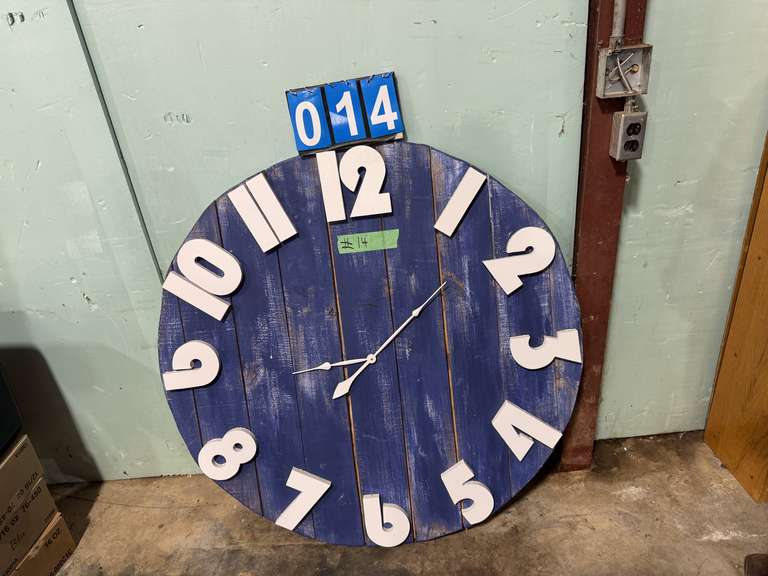 OVERSIZED WALL CLOCK