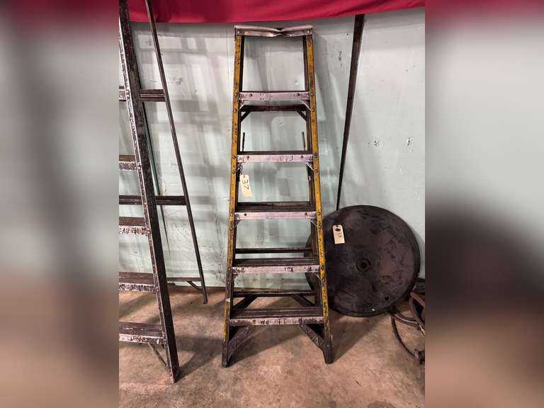 WERNER 6FT FIBERGLASS LADDER