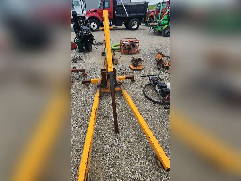 1/2 TON CHERRY PICKER (YELLOW)