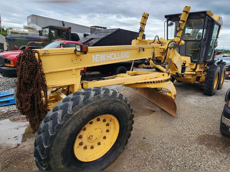 NEW HOLLAND ROAD GRADER