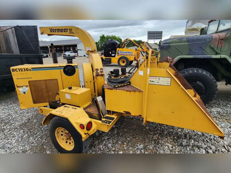 VERMEER WOOD CHIPPER