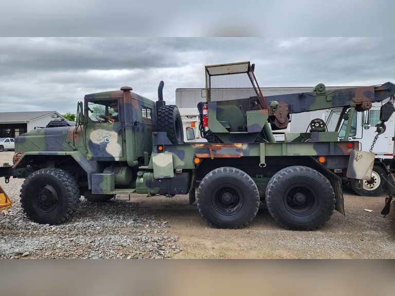MILITARY HEAVY WRECKER