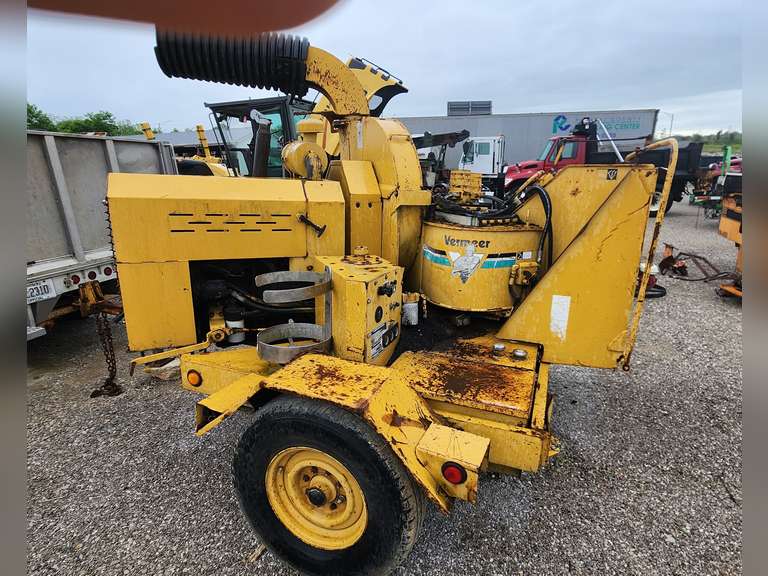 VERMEER WOOD CHIPPER