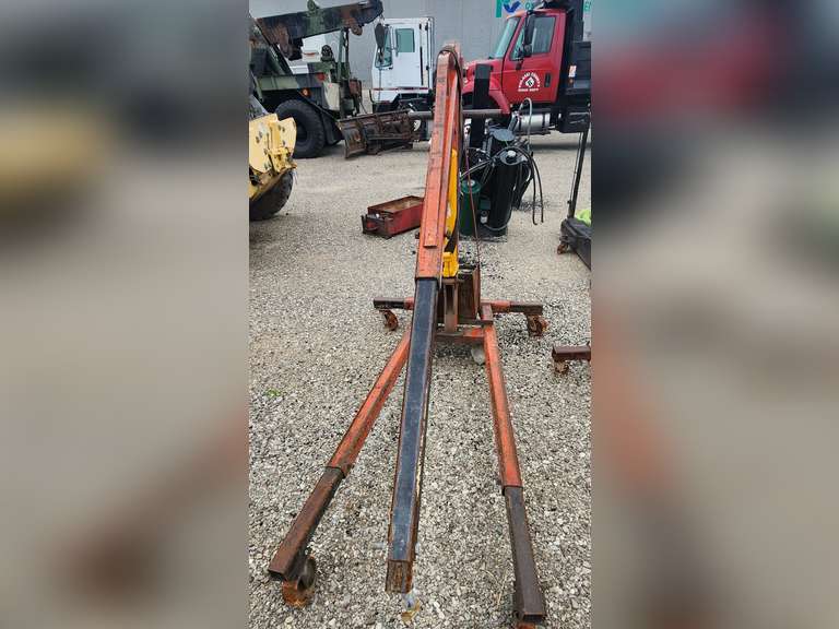 1/2 TON CHERRY PICKER